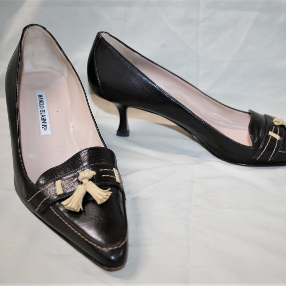 Manolo Blahnik Black Leather Pumps  Size 9